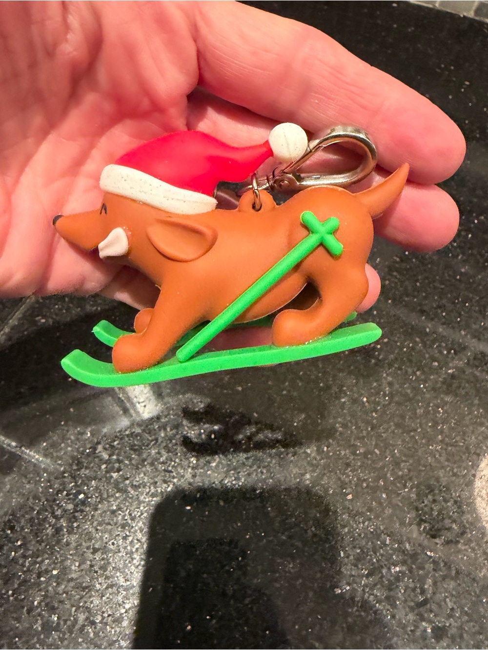 BATH & BODY WORKS SANTA HAT PUPPY DOG ON SKIES POCKET GEL HOLDER